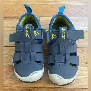 Plae sandals sz 8.5 Sam 2.0